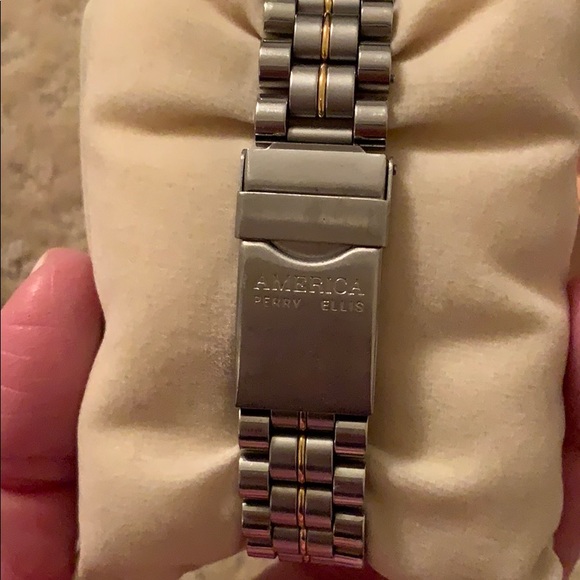 Perry Ellis watch - Picture 3 of 3